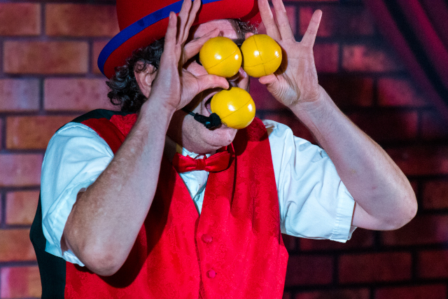 Bernard Lebel, artiste de cirque et de magie en spectacle